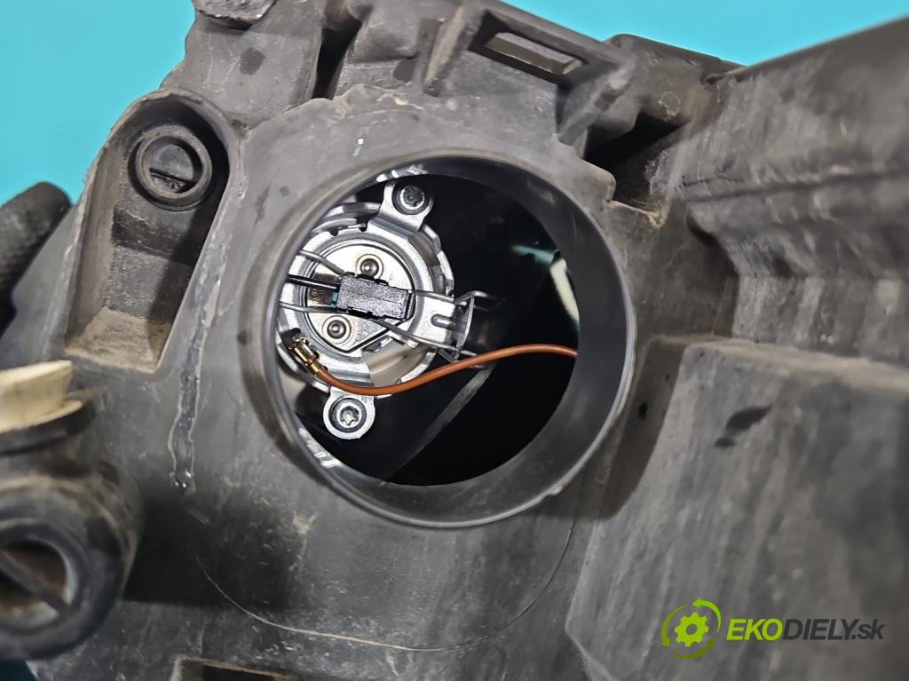 Skoda Octavia II 2004-2013 1.9 tdi 105 hp manual 77 kW 1896 cm3 5- světlo pravý  (Pravé přední světlo)