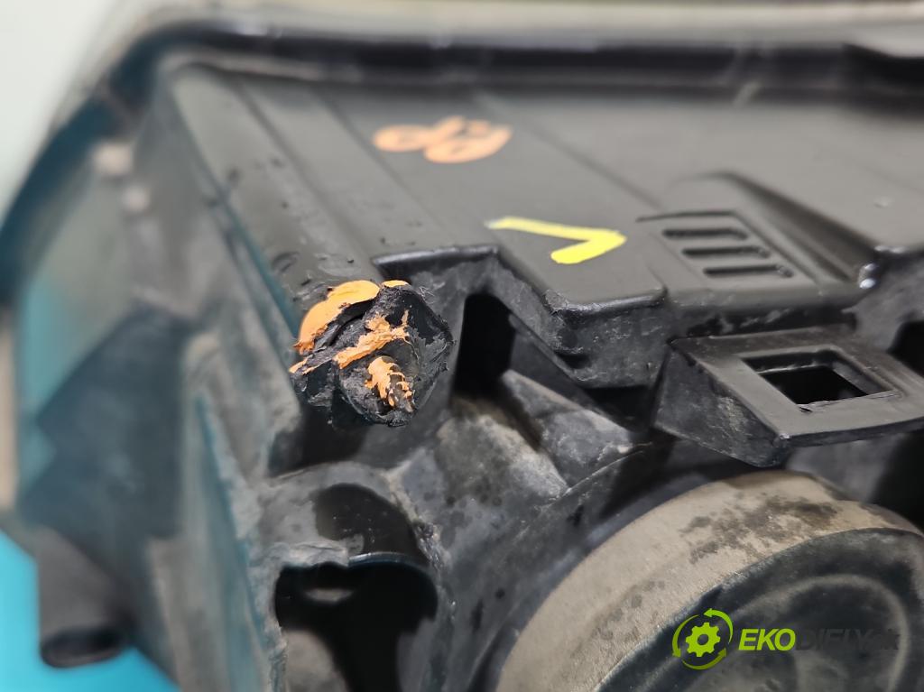 Skoda Octavia II 2004-2013 1.9 tdi 105 hp manual 77 kW 1896 cm3 5- světlo pravý  (Pravé přední světlo)