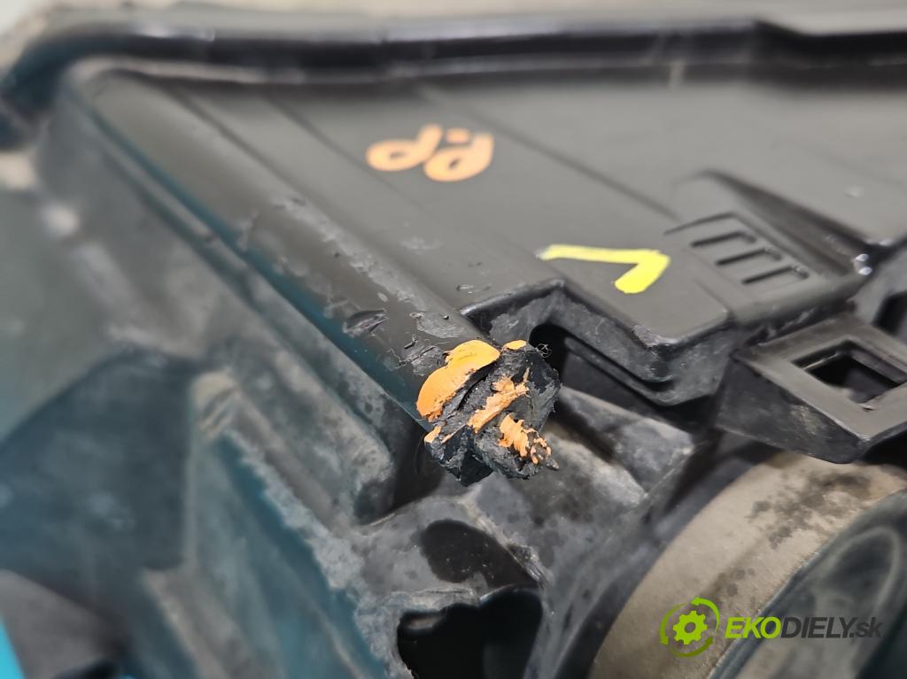 Skoda Octavia II 2004-2013 1.9 tdi 105 hp manual 77 kW 1896 cm3 5- světlo pravý  (Pravé přední světlo)