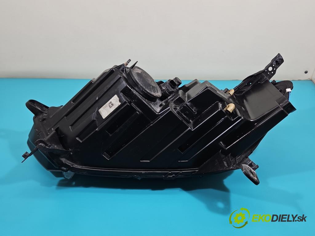 Dacia Sandero III 2020- 1.0 SCe: 480) 91 KM manual 67 kW 999 cm3 5- Reflektor: pravý 260101940R (Svetlo predné pravé)