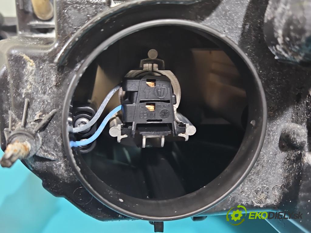 Dacia Sandero III 2020- 1.0 SCe: 480) 91 KM manual 67 kW 999 cm3 5- Reflektor: pravý 260101940R (Svetlo predné pravé)