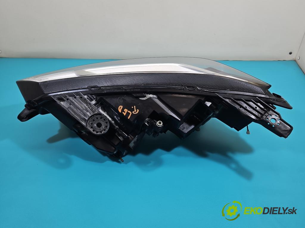 Dacia Sandero III 2020- 1.0 SCe: 480) 91 KM manual 67 kW 999 cm3 5- Reflektor: pravý 260101940R (Svetlo predné pravé)