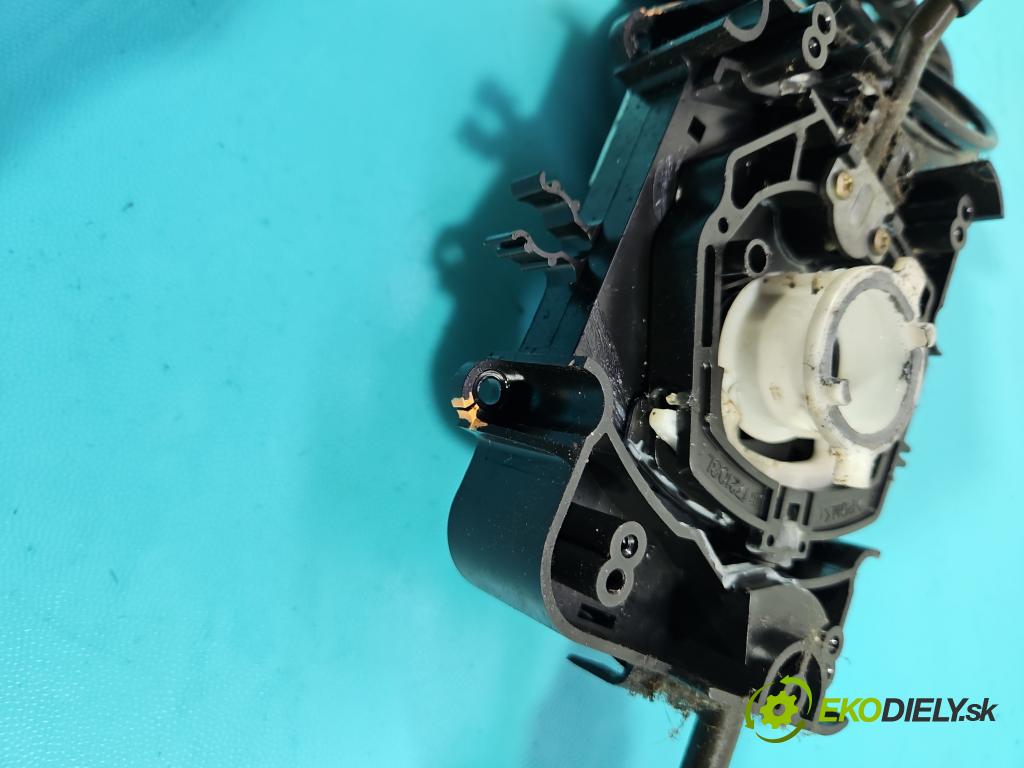 Opel Monterey 1992-1999 3.2 24V 177 HP manual 130 kW 3165 cm3 5- prepínač komplex:  (Prepínacie páčky pod volantom)