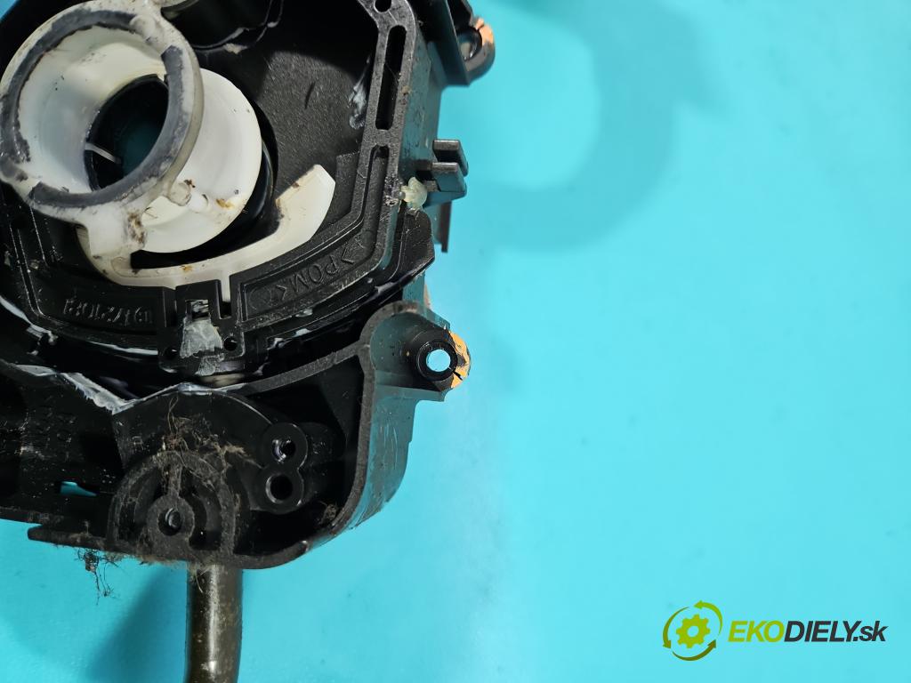 Opel Monterey 1992-1999 3.2 24V 177 HP manual 130 kW 3165 cm3 5- prepínač komplex:  (Prepínacie páčky pod volantom)