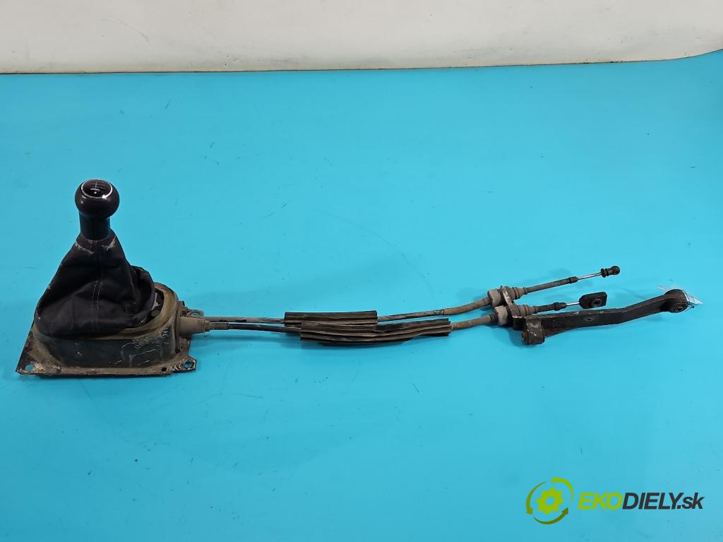 Vw Polo III 6N 1994-2001 1.4 mpi 60 HP manual 44 kW 1390 cm3 5- Páka: Změny: stupeň,rýchlosť  (Rýchlostná páka (kulisa))