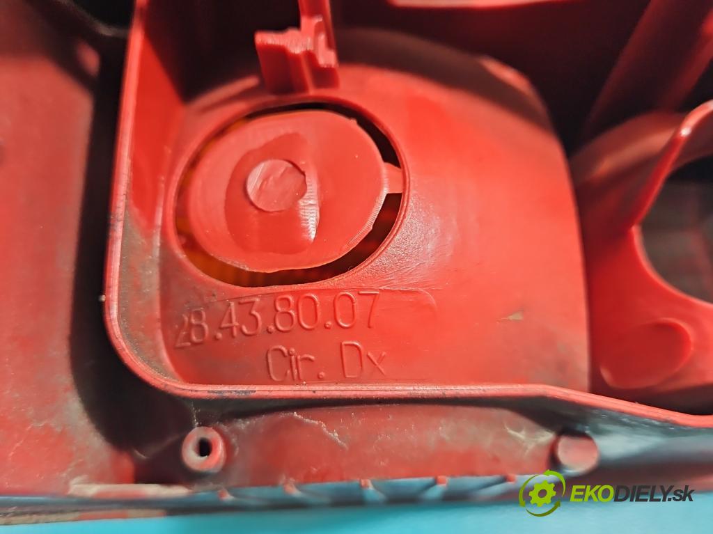 Vw Golf IV 1997-2003 1.9 tdi 90 HP manual 66 kW 1896 cm3 5- svetlo / reflektor zadné pravé  (Kľučka dverí ostatné)
