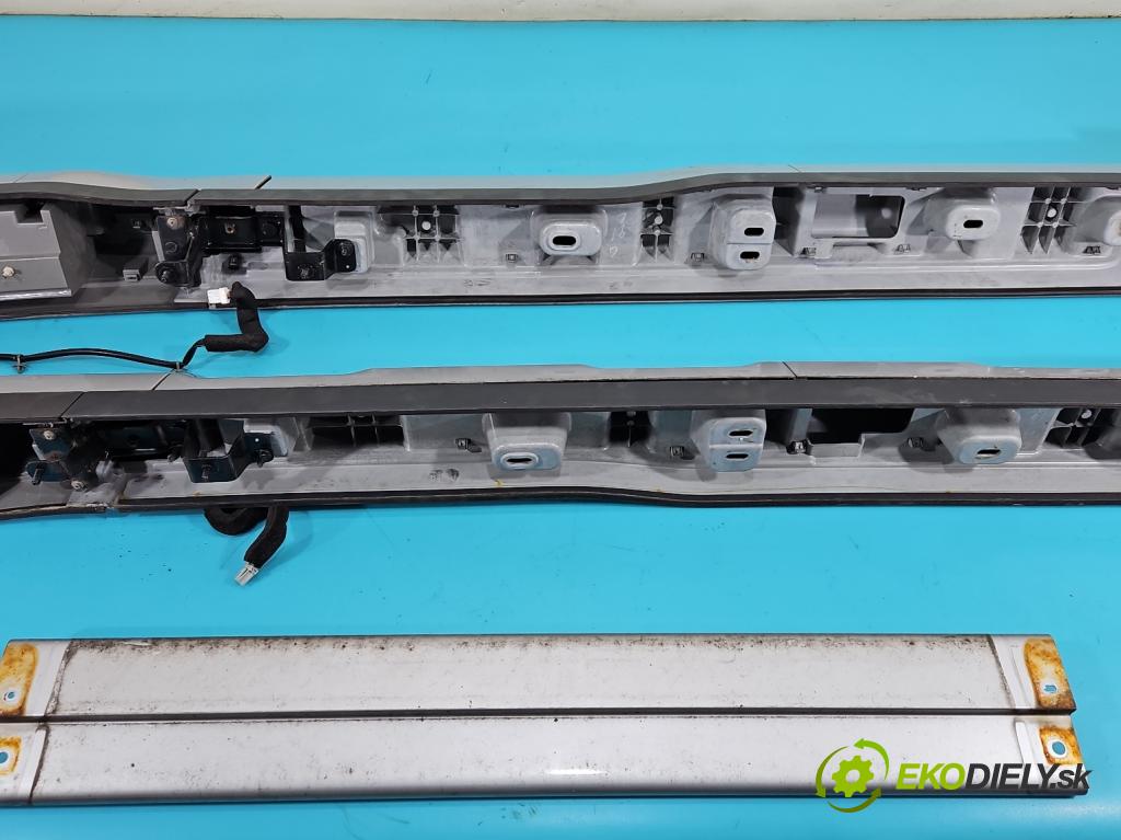 Nissan X-trail II T31 2008-2013 z světlem ,zlomený 3el