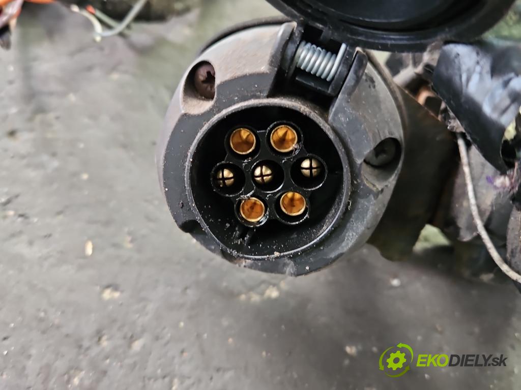 Nissan X-trail II T31 2008-2013 2.0 dci (M9R1850) 173KM manual 127 kW 1995 cm3 5- oko tažné  (Tažné zařízení)