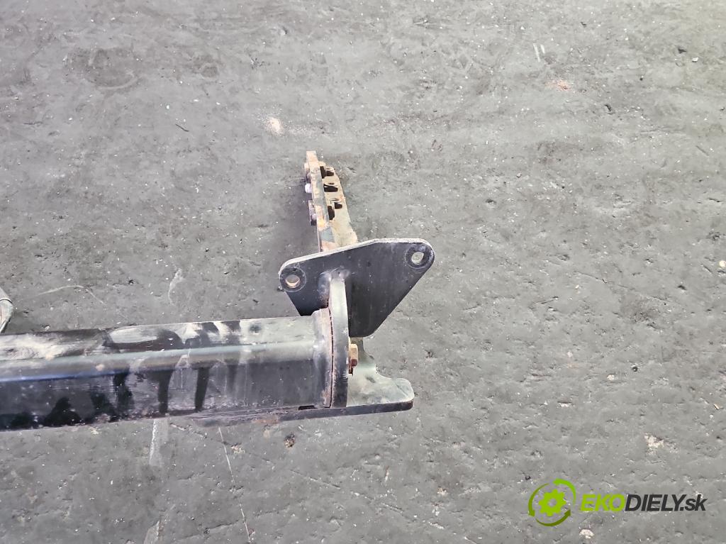 Nissan X-trail II T31 2008-2013 2.0 dci (M9R1850) 173KM manual 127 kW 1995 cm3 5- oko tažné  (Tažné zařízení)