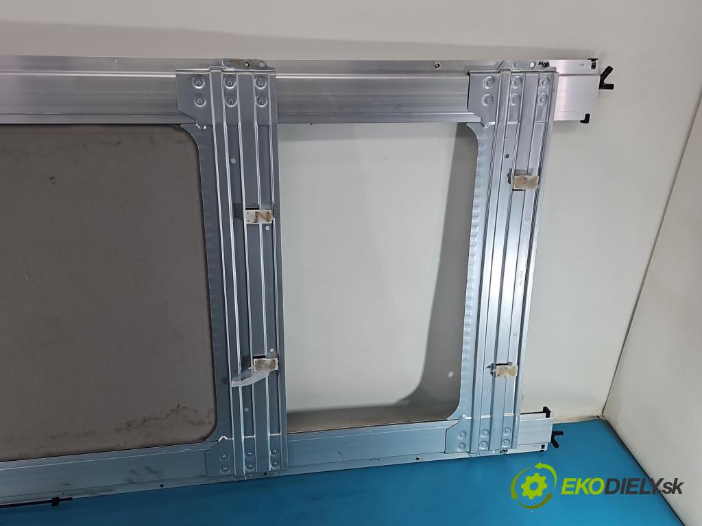 Nissan X-trail II T31 2008-2013 2.0 dci 173KM manual 127 kW 1995 cm3 5- Střešní okno:  (Sklo karoserie)