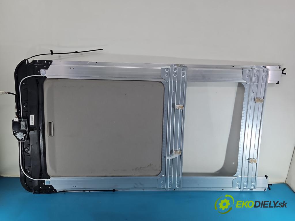 Nissan X-trail II T31 2008-2013 2.0 dci 173KM manual 127 kW 1995 cm3 5- Střešní okno:  (Sklo karoserie)