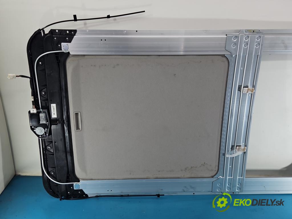 Nissan X-trail II T31 2008-2013 2.0 dci 173KM manual 127 kW 1995 cm3 5- Střešní okno:  (Sklo karoserie)