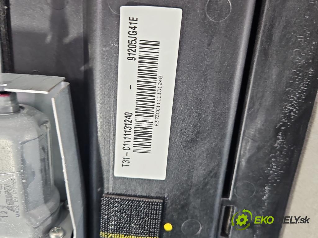 Nissan X-trail II T31 2008-2013 2.0 dci 173KM manual 127 kW 1995 cm3 5- Střešní okno:  (Sklo karoserie)