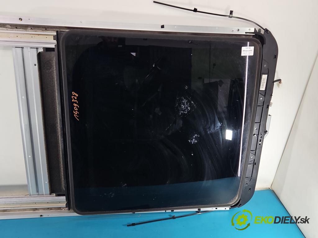 Nissan X-trail II T31 2008-2013 2.0 dci 173KM manual 127 kW 1995 cm3 5- Střešní okno:  (Sklo karoserie)