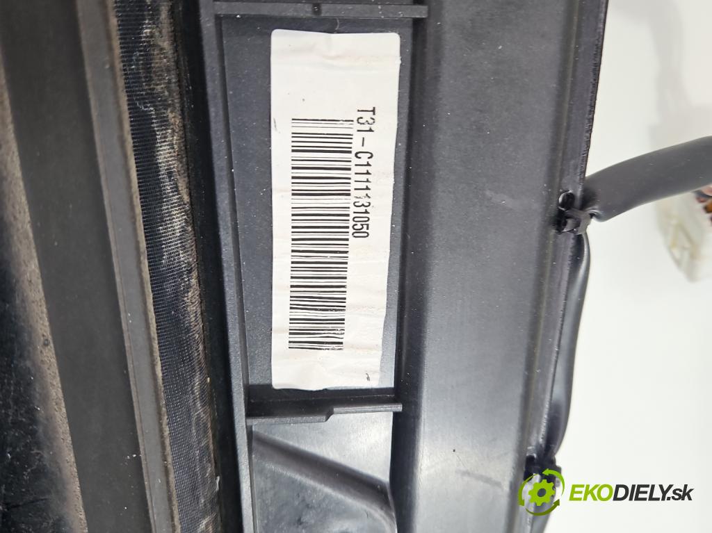 Nissan X-trail II T31 2008-2013 2.0 dci 173KM manual 127 kW 1995 cm3 5- Střešní okno:  (Sklo karoserie)