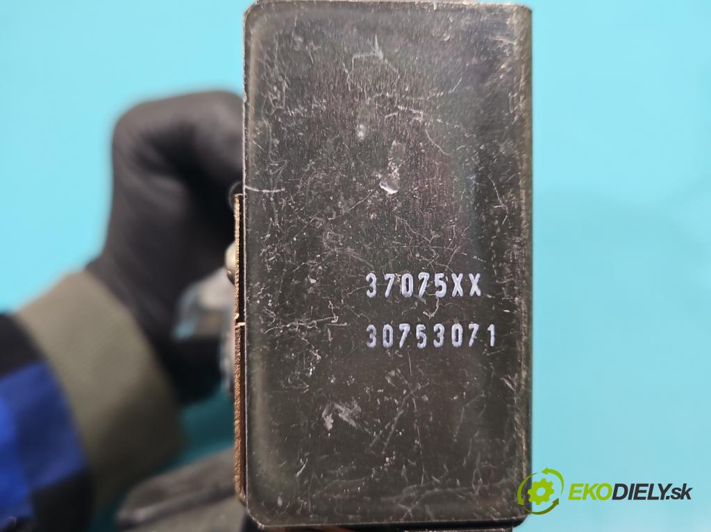 Volvo XC90 I 2002-2014 2.4 D5 D5244T: 163 HP automatic 120 kW 2401 cm3 5- zámok kufrové dvere zadné 30753071