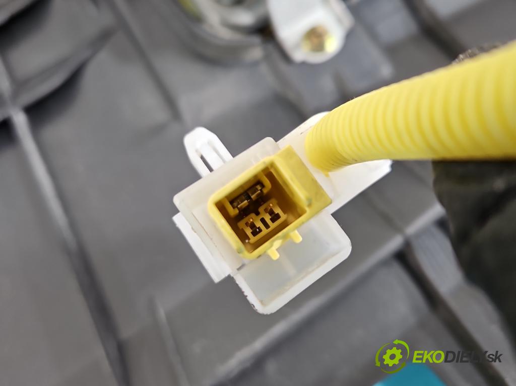 Toyota Corolla E12 2001-2009 2.0 D4D 90 hp manual 66 kW 1995 cm3 5- kokpit,přistrojova deska