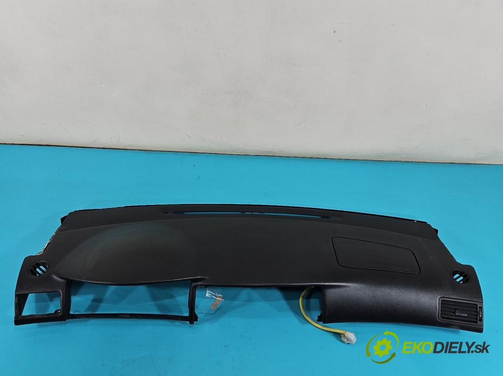 Toyota Corolla E12 2001-2009 2.0 D4D 90 hp manual 66 kW 1995 cm3 5- kokpit,přistrojova deska