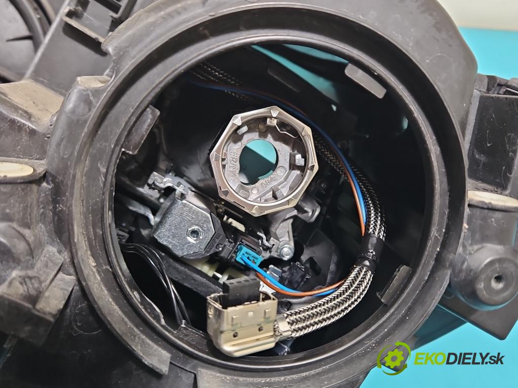 Vw Sharan II 2010-2022 2.0 tdi 177 HP automatic 130 kW 1968 cm3 5- Reflektor: pravý 0301242282 (Svetlo predné pravé)