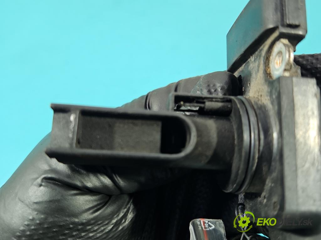 Toyota Corolla E12 2001-2009 2.0 D4D 90 HP manual 66 kW 1995 cm3 5- průtokoměr: 22204-27010 (Váha vzduchu)