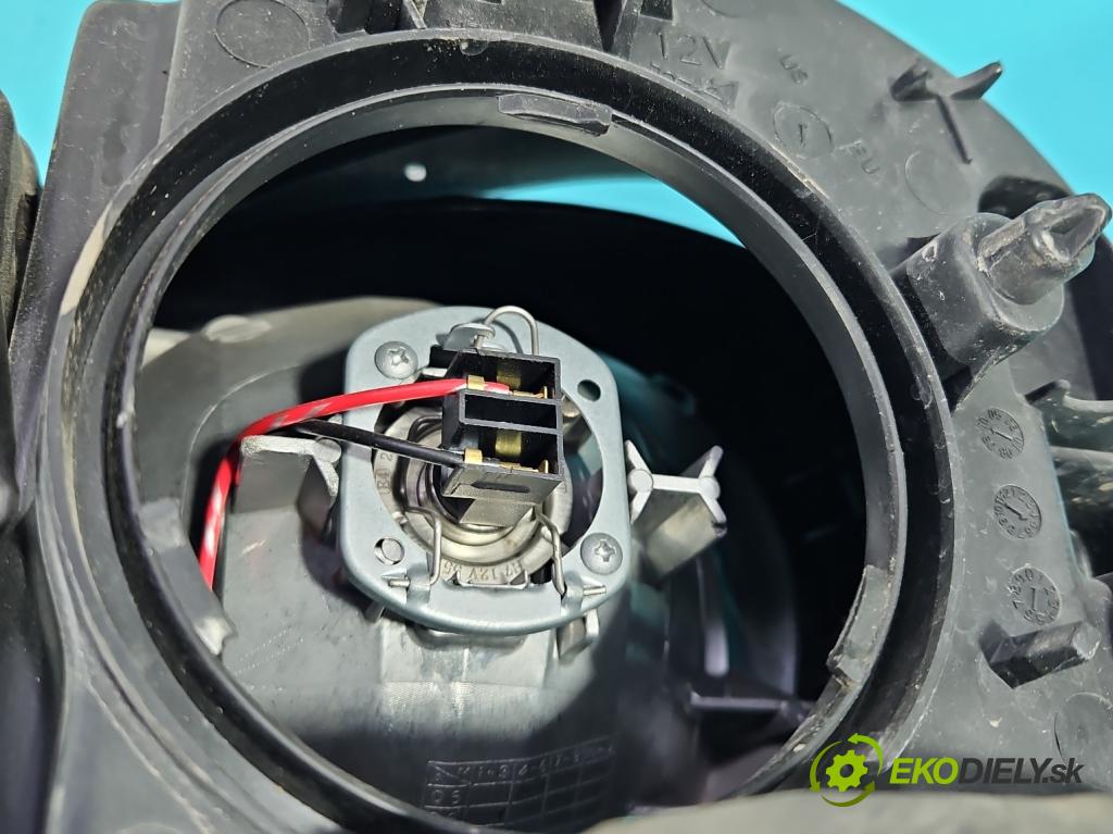 Volvo XC90 I 2002-2014 2.4 D5 (D5244T) 163 HP automatic 120 kW 2401 cm3 5- Reflektor: pravý  (Svetlo predné pravé)