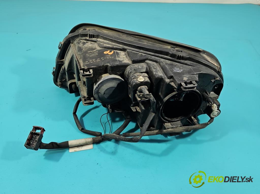 Volvo XC90 I 2002-2014 2.4 D5 (D5244T) 163 HP automatic 120 kW 2401 cm3 5- Reflektor: pravý  (Svetlo predné pravé)