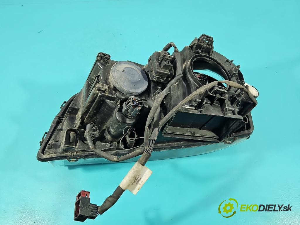 Volvo XC90 I 2002-2014 2.4 D5 (D5244T) 163 HP automatic 120 kW 2401 cm3 5- Reflektor: pravý  (Svetlo predné pravé)