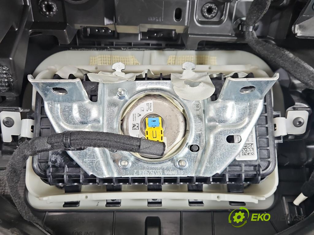 Dacia Sandero III 2020- 1.0 SCe 480) 91KM manual 67 kW 999 cm3 5- kokpit,přistrojova deska