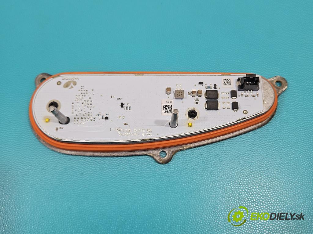 Dacia Sandero III 2020- 1.0 SCe: 480) 91 KM manual 67 kW 999 cm3 5- střídač: xenon 7JDE330796 (Riadiaca jednotka xenónu)