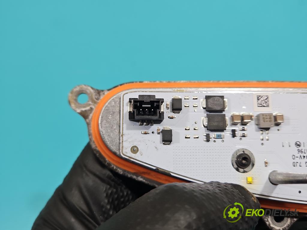 Dacia Sandero III 2020- 1.0 SCe: 480) 91 KM manual 67 kW 999 cm3 5- střídač: xenon 7JDE330796 (Riadiaca jednotka xenónu)