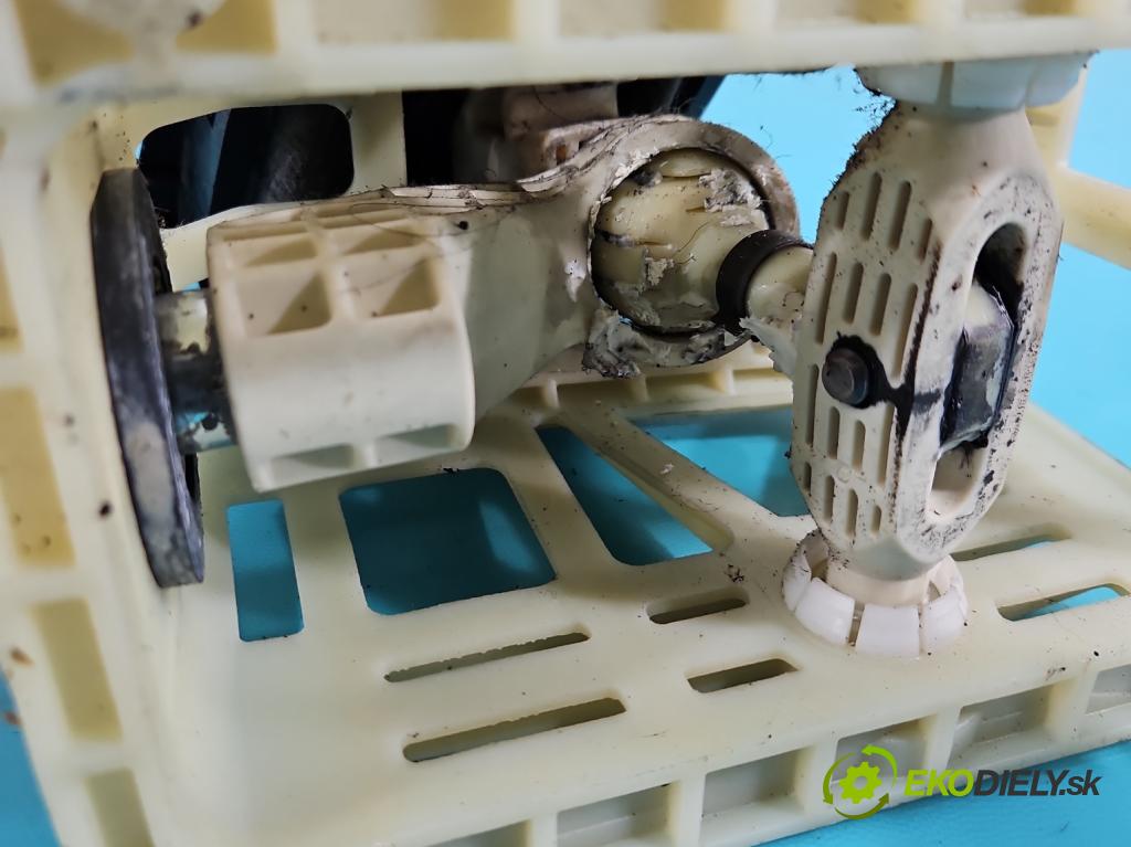 Opel Astra II 1998-2009 1.6 75 HP manual 55 kW 1598 cm3 5- Páka: Změny: stupeň,rýchlosť  (Rýchlostná páka (kulisa))