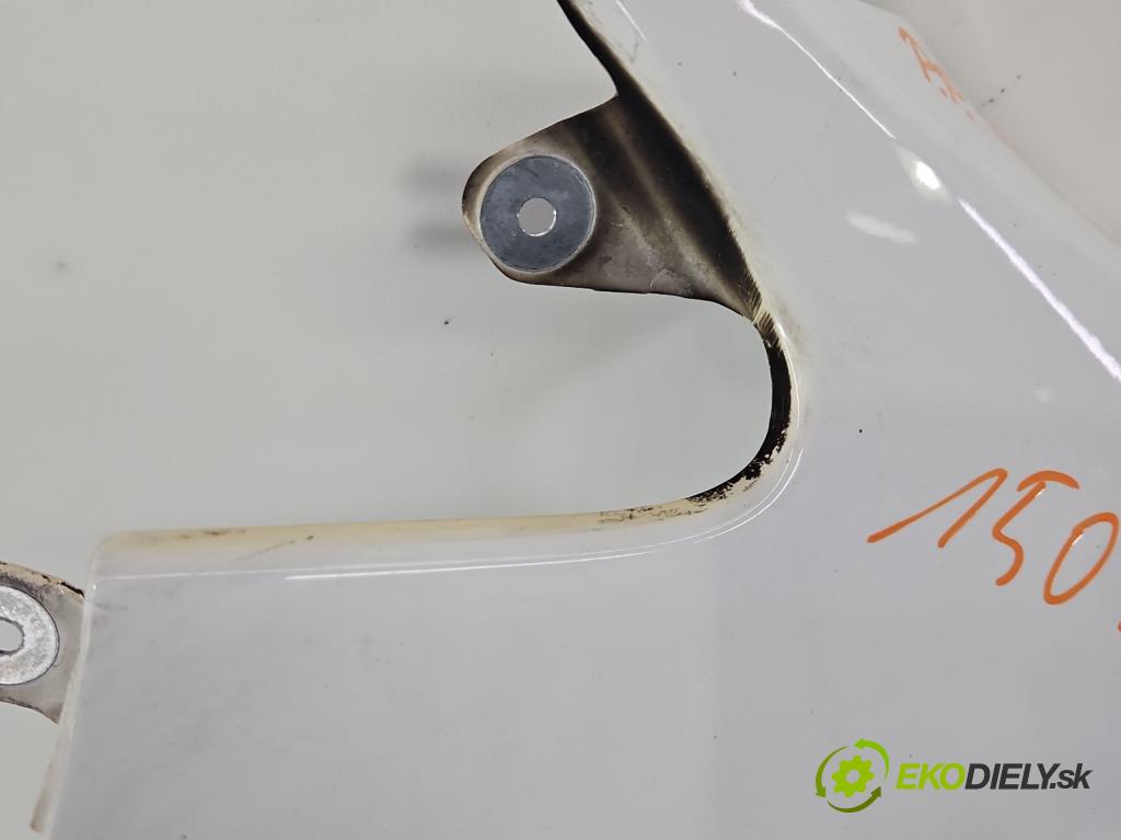 Dacia Sandero III 2020- 1.0 SCe: 480) 91 KM manual 67 kW 999 cm3 5- blatník predné pravý  (Kľučka dverí ostatné)