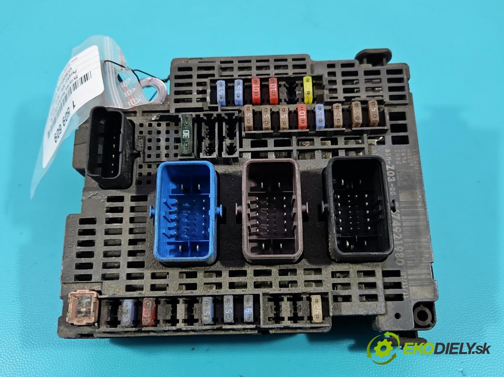 Peugeot 508 I 2010-2018 1.6 hdi 111KM manual 82 kW 1560 cm3 4- skříňka pojistková 9674921980 (Pojistková skříňka)