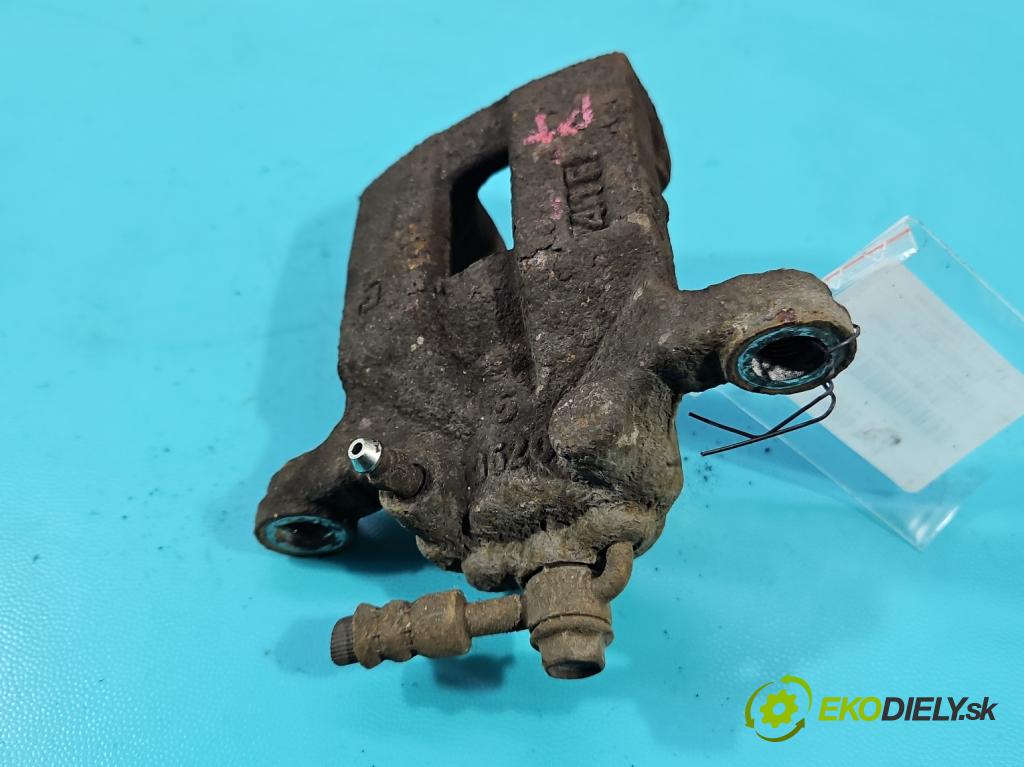 Nissan X-trail II T31 2008-2013 2.0 dci 173KM manual 127 kW 1995 cm3 5- brzdič zadné pravý  (Kľučka dverí ostatné)