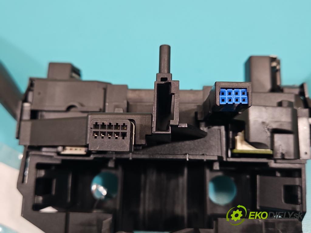 Audi A3 8P 2003-2012 2.0 tdi 140 HP manual 103 kW 1968 cm3 3- prepínač komplex: 1K0953513 (Prepínacie páčky pod volantom)