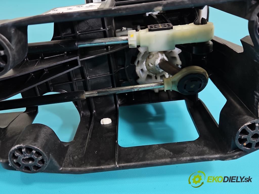 Dacia Sandero III 2020- 1.0 SCe: 480) 91 KM manual 67 kW 999 cm3 5- Páka: Změny: stupeň,rýchlosť 349015097R (Rýchlostná páka (kulisa))