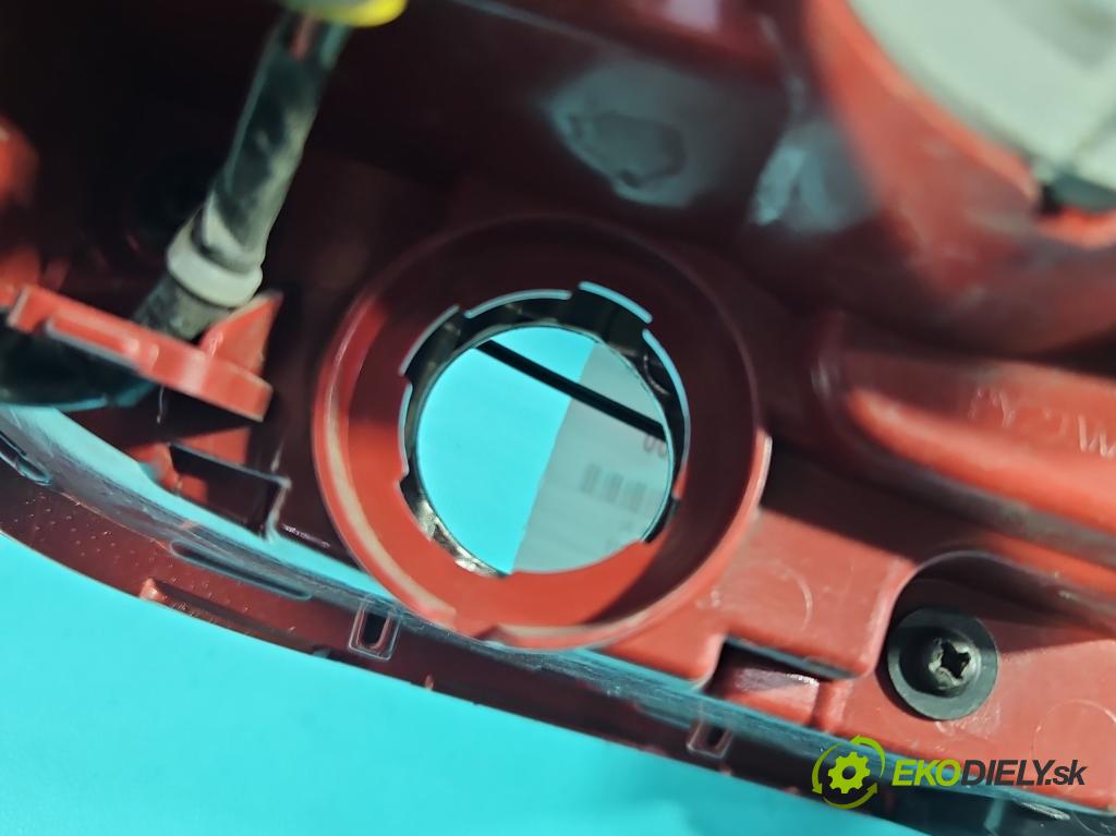 Kia Rio IV 2016-2023 1.2 16V 84KM manual 61.8 kW 1197 cm3 5- světlo zadní pravé 92402-H8 (Klika dveří ostatní)