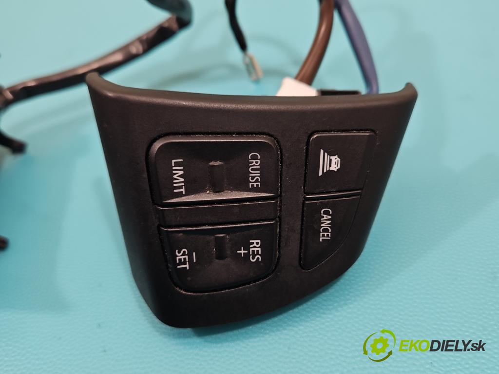 Suzuki SX4 S-Cross 2013-2021 1.4 T 140 HP manual 103 kW 1373 cm3 5- prepínač multifunkční: řízení:  (Prepínacie páčky pod volantom)