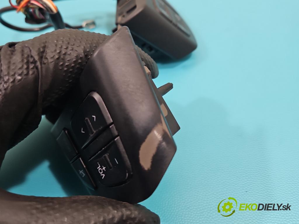 Suzuki SX4 S-Cross 2013-2021 1.4 T 140 HP manual 103 kW 1373 cm3 5- prepínač multifunkční: řízení:  (Prepínacie páčky pod volantom)