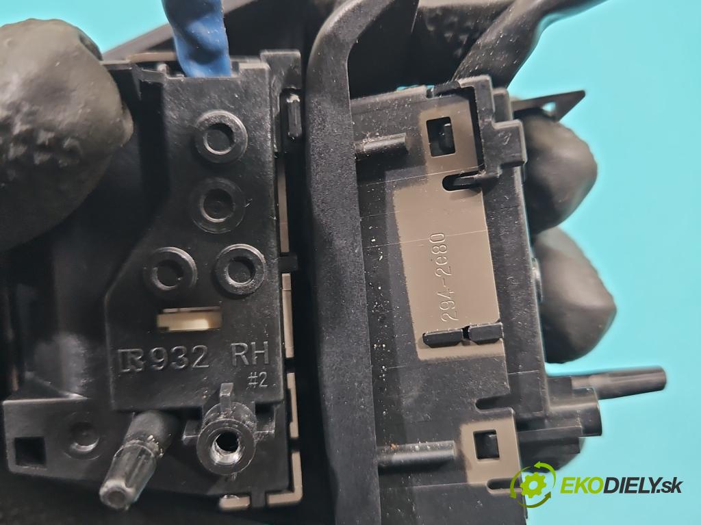 Suzuki SX4 S-Cross 2013-2021 1.4 T 140 HP manual 103 kW 1373 cm3 5- prepínač multifunkční: řízení:  (Prepínacie páčky pod volantom)