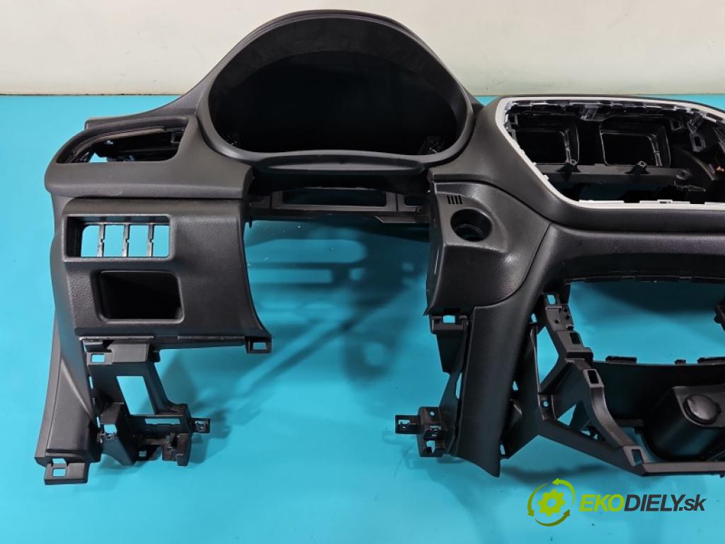 Suzuki SX4 S-Cross 2013-2021 1.4 T 140 HP manual 103 kW 1373 cm3 5- kokpit,pristrojová doska rozdeľovacia