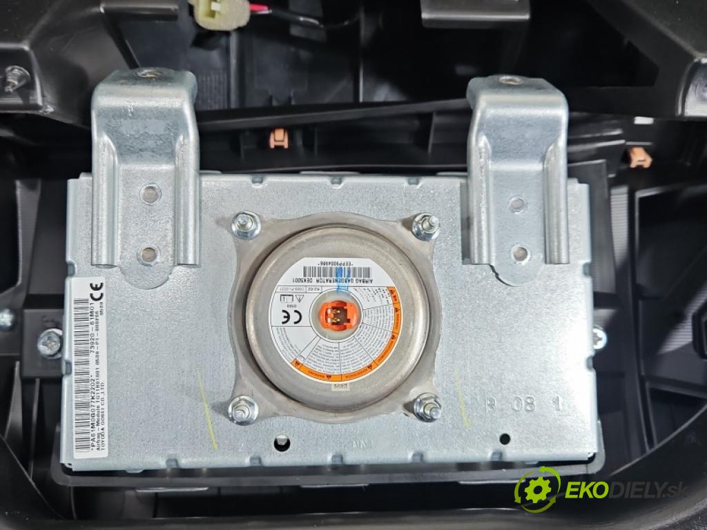 Suzuki SX4 S-Cross 2013-2021 1.4 T 140 HP manual 103 kW 1373 cm3 5- kokpit,pristrojová doska rozdeľovacia