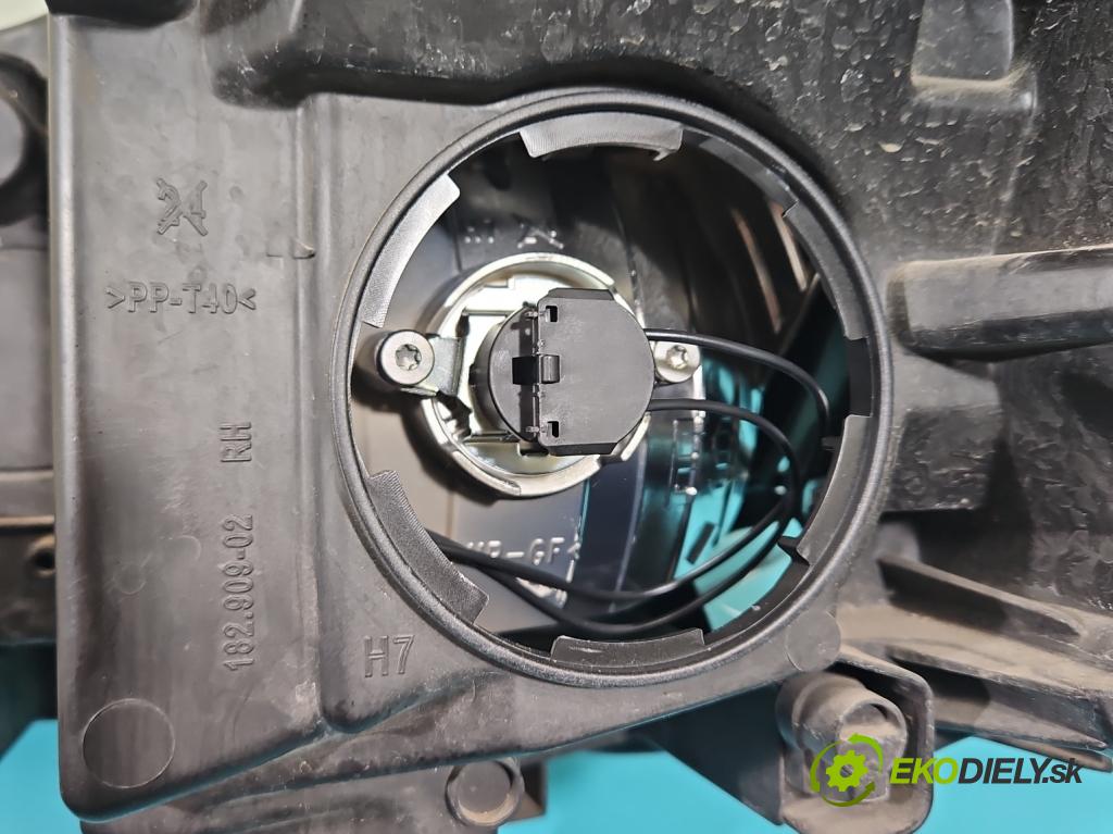 Opel Astra IV 2009-2015 1.6 16v 116 HP manual 85 kW 1598 cm3 5- Reflektor: pravý 13365291 (Svetlo predné pravé)