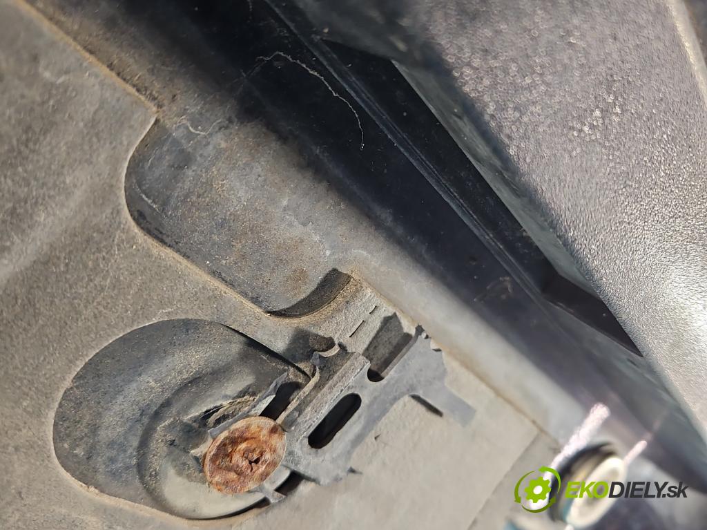 Ford Fusion 1.4 16V 80 hp manual 59 kW 1388 cm3 5- zadní kufrové dveře  (Zadní kapota (kufr))