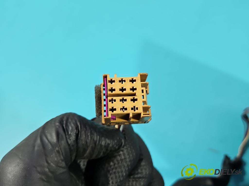 Vw Polo IV 9N 2001-2009 1.2 12V BME 64 HP manual 47 kW 1198 cm3 5- zrkadlo pravé  (Kľučka dverí ostatné)