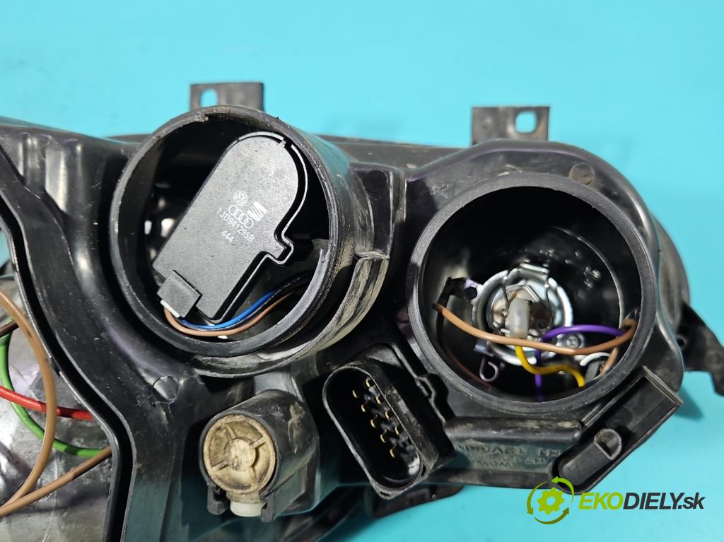 Vw Polo IV 9N 2001-2009 1.2 12V 64 HP manual 47 kW 1198 cm3 5- Reflektor: pravý  (Svetlo predné pravé)