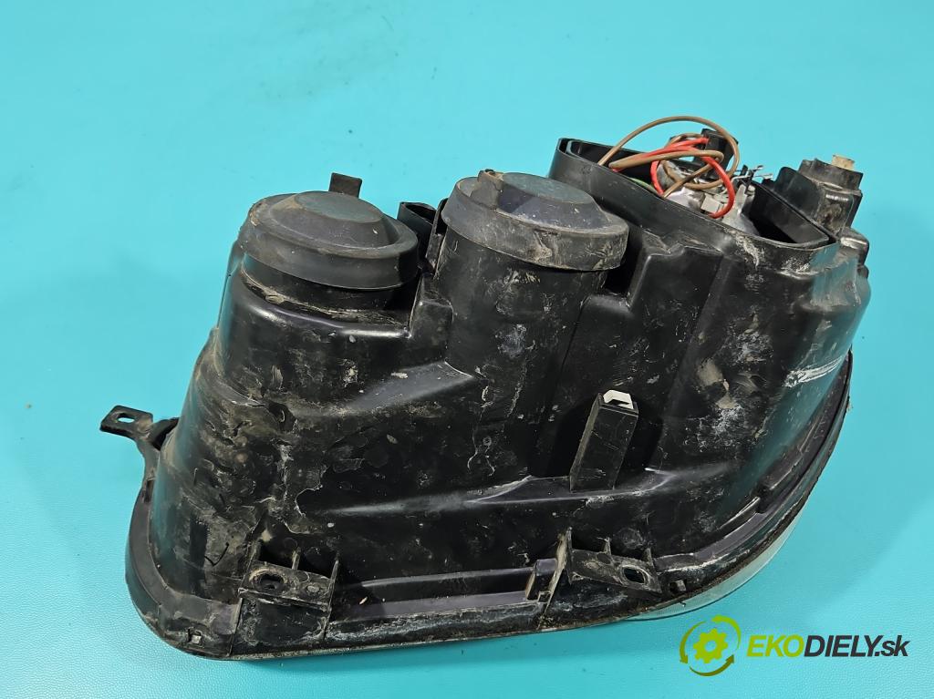 Vw Polo IV 9N 2001-2009 1.2 12V 64 HP manual 47 kW 1198 cm3 5- Reflektor: pravý  (Svetlo predné pravé)