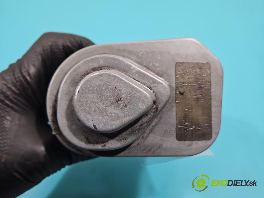 Audi A3 8P 2003-2012 2.0 tdi 140 HP manual 103 kW 1968 cm3 3- klapka 038128063M (Škrtiaca klapka)