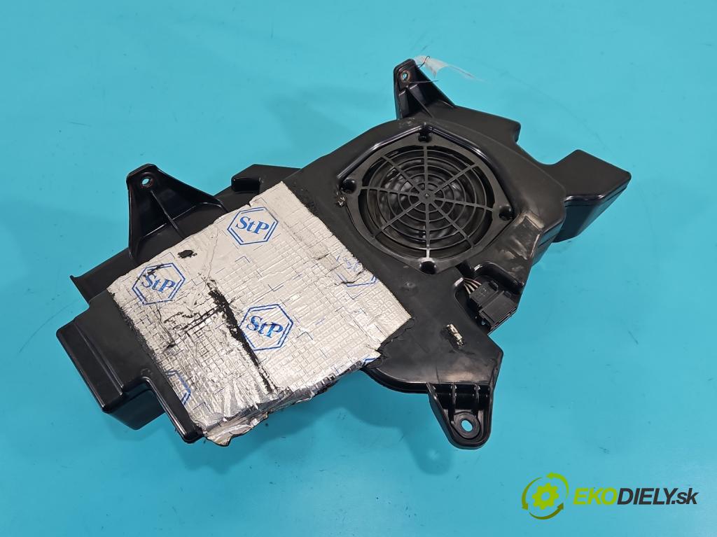 Audi A3 8P 2003-2012 2.0 tdi 140 HP manual 103 kW 1968 cm3 3- Subwoofer:  (Audio zariadenie)