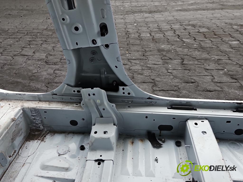 Dacia Sandero III 2020- 1.0 SCe 480) 91KM manual 67 kW 999 cm3 5- práh levý  (Karoserie ostatní)